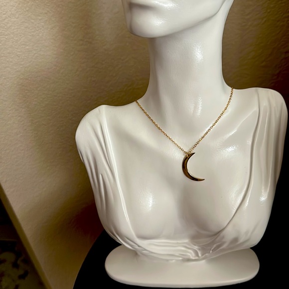 18 inch half moon gold filled necklace - Picture 3 of 3